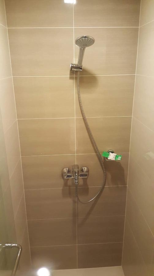 101 Newport Condo C2 Manila Bagian luar foto